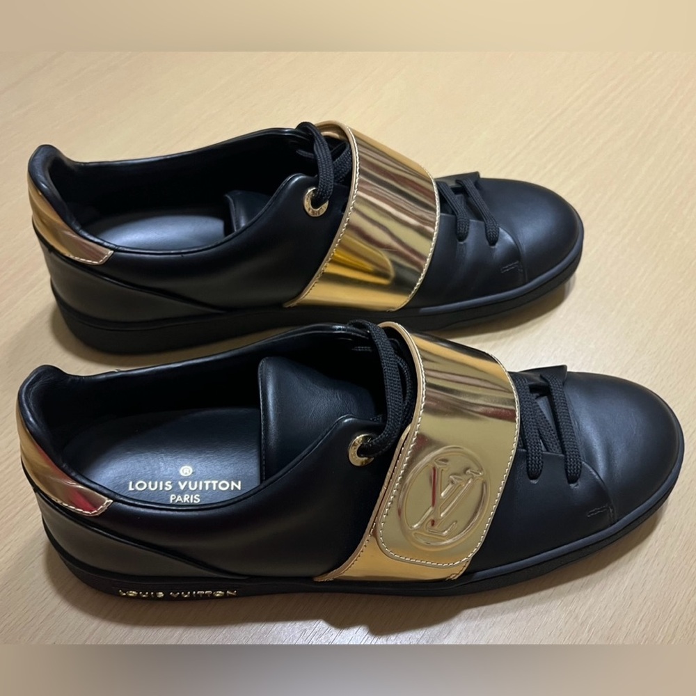 Louis Vuitton sneakers size 39.5